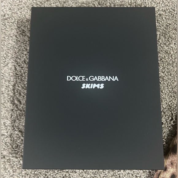 Dolce & Gabanna x Skims - Picture 4 of 4